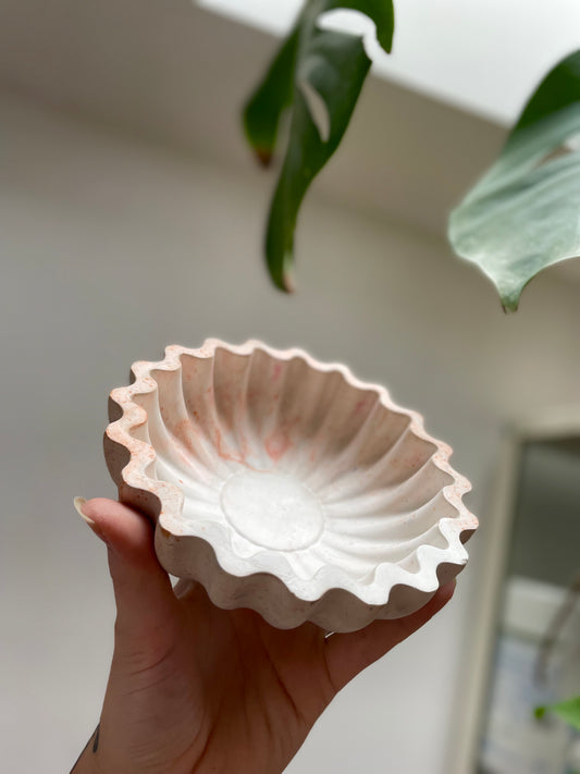 FORMA II peach & white
