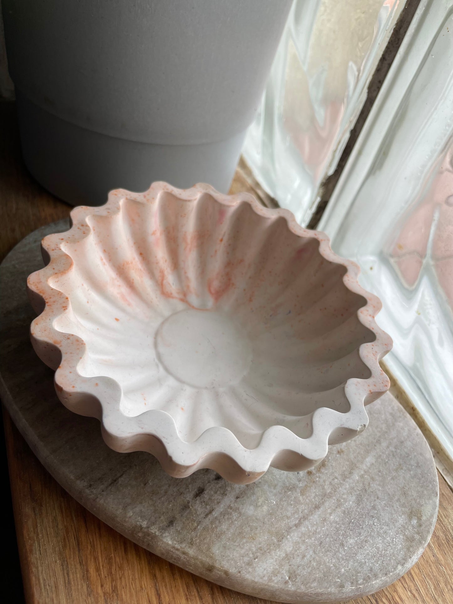 FORMA II peach & white