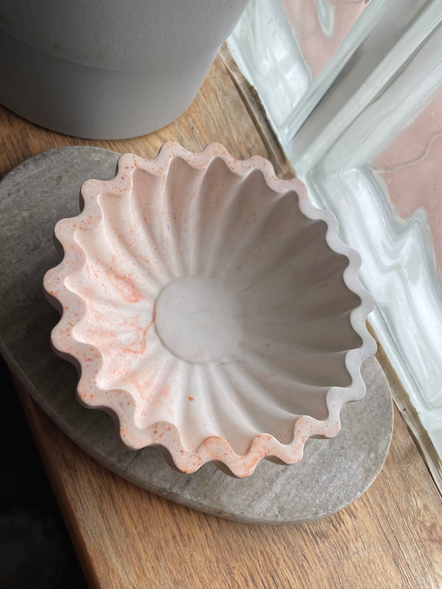 FORMA II peach & white