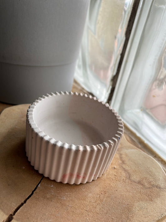 FORMA V peach & white